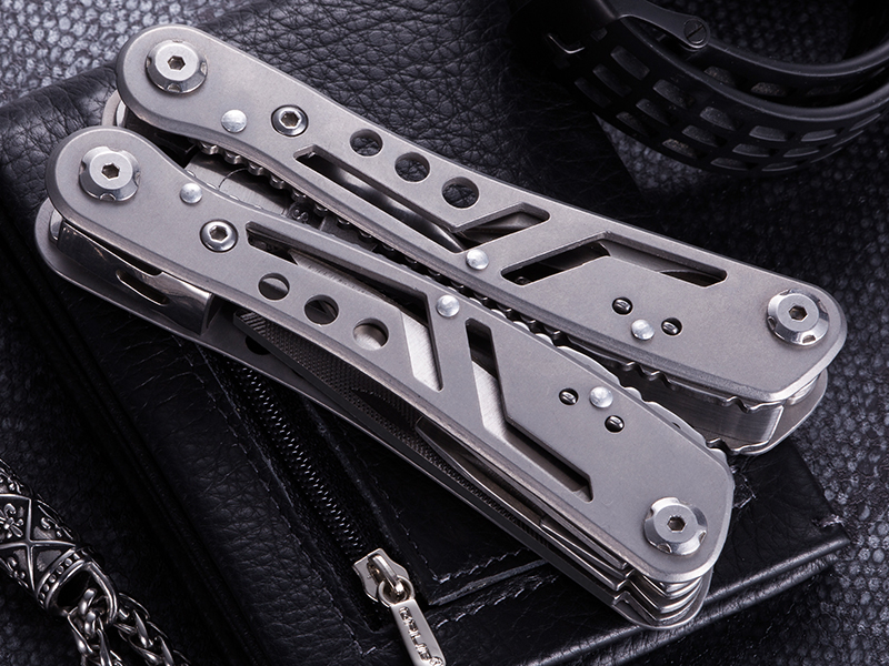 Heavy Duty Light Weight Multi Function MultiTool For Survival and Camping with Pouch